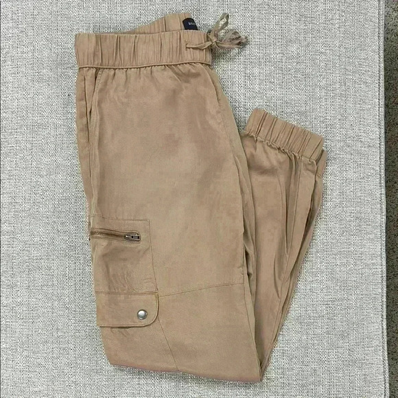 Banana Republic Camel Cargo Pants - Picture 1 of 7